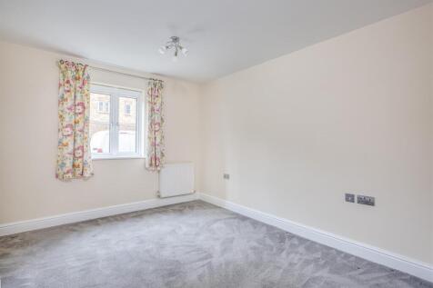 9 Wye Gardens, Fryers Lane, HP12 3DU-3.jpg