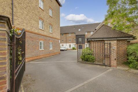 9 Wye Gardens, Fryers Lane, HP12 3DU-15.jpg