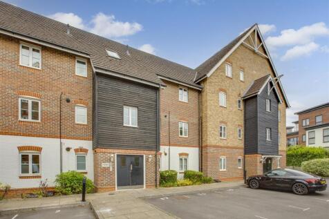 9 Wye Gardens, Fryers Lane, HP12 3DU-16.jpg