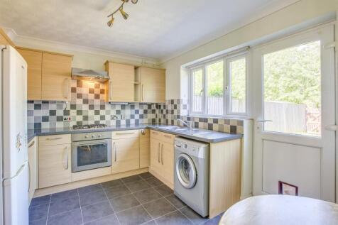 12 Parslow Close, HP21 9JD-7.jpg