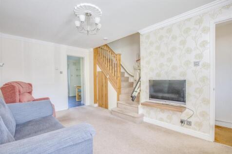 12 Parslow Close, HP21 9JD-6.jpg