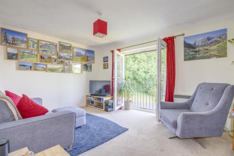 15 Edmunds Gardens, HP12 4LP-6.jpg
