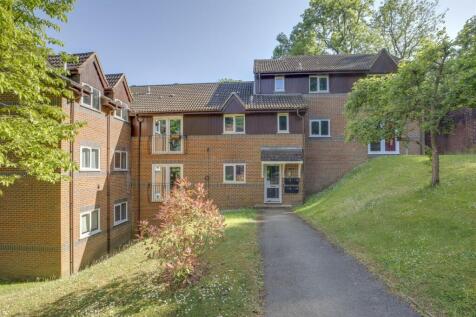 15 Edmunds Gardens, HP12 4LP-1.jpg