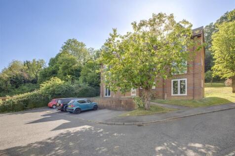 15 Edmunds Gardens, HP12 4LP-3.jpg