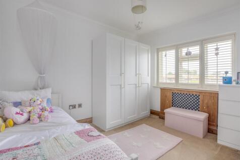 27 Marlow Road, HP11 1TA-5.jpg