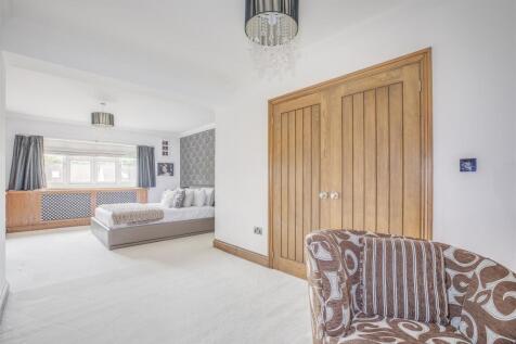 27 Marlow Road, HP11 1TA-6.jpg