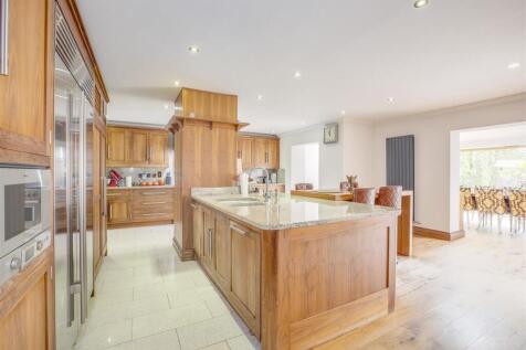 27 Marlow Road, HP11 1TA-9.jpg