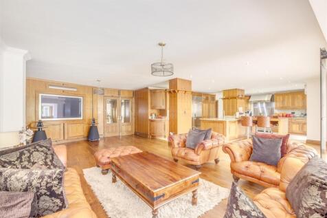 27 Marlow Road, HP11 1TA-11.jpg
