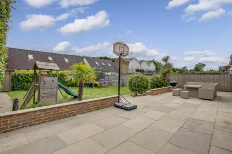 27 Marlow Road, HP11 1TA-12.jpg