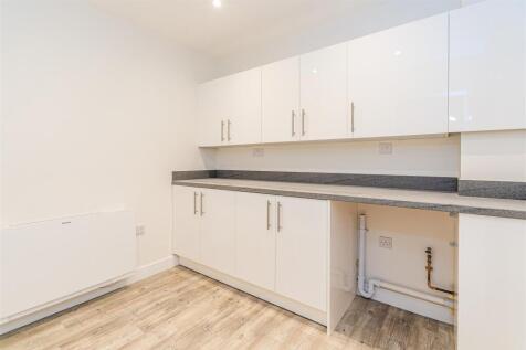 37 Templeside Gardens-04.jpg