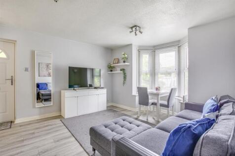 2 Lede View Court, London Road, HP11 1HR-5.jpg