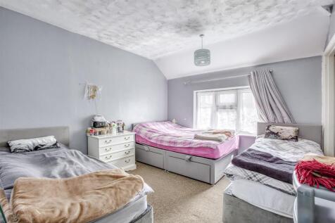 180 Spearing Road, HP12 3LA-3.jpg