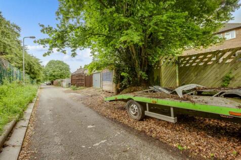 180 Spearing Road, HP12 3LA-13.jpg