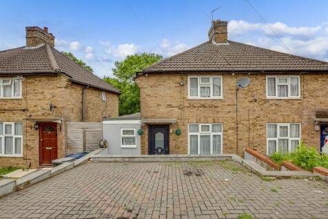 180 Spearing Road, HP12 3LA-15.jpg