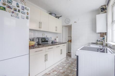 5 Kitchener Road, HP11 2SH-7.jpg