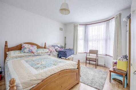 5 Kitchener Road, HP11 2SH-5.jpg