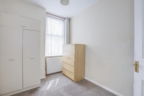 5 Kitchener Road, HP11 2SH-3.jpg