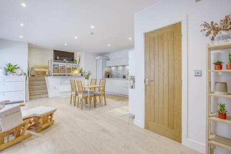 4 Priory Villas, Priory Road, HP13 6GZ-8.jpg