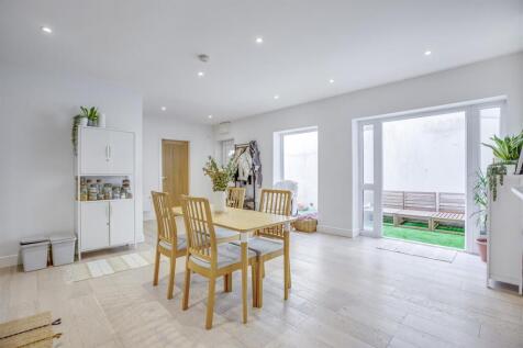 4 Priory Villas, Priory Road, HP13 6GZ-7.jpg