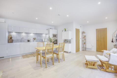4 Priory Villas, Priory Road, HP13 6GZ-4.jpg
