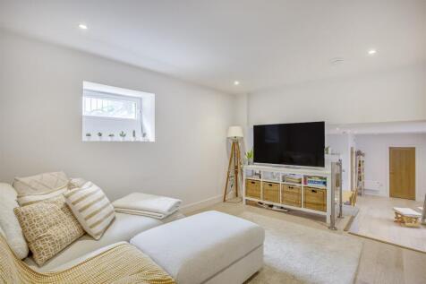4 Priory Villas, Priory Road, HP13 6GZ-2.jpg