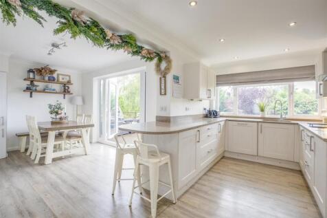 6 Beaconsfield Avenue, HP13 5EN-10.jpg