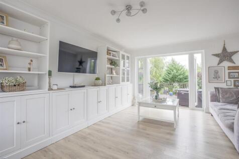 6 Beaconsfield Avenue, HP13 5EN-8.jpg