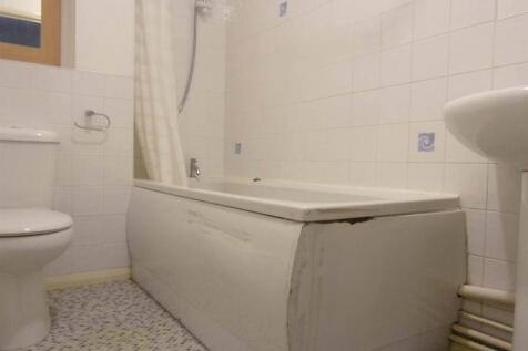 Bathroom (12).JPG