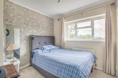 2 Mayflower Close, HP17 8QH-7.jpg
