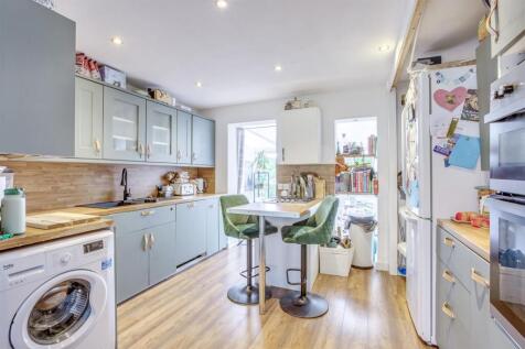 15 Nicholas Gardens, HP13 6JQ-6.jpg