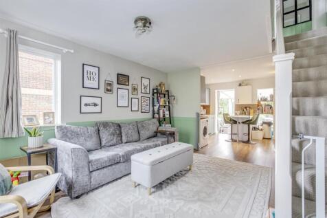 15 Nicholas Gardens, HP13 6JQ-5.jpg
