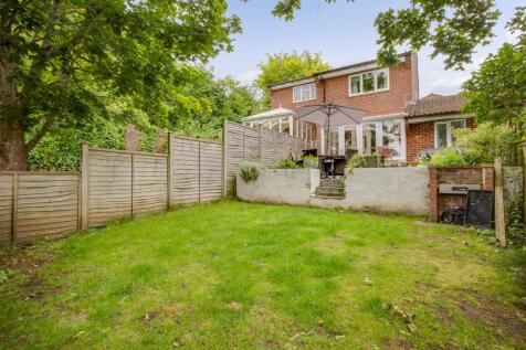 15 Nicholas Gardens, HP13 6JQ-12.jpg