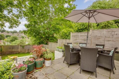 15 Nicholas Gardens, HP13 6JQ-11.jpg