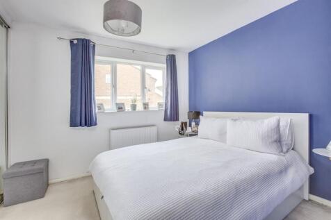15 Nicholas Gardens, HP13 6JQ-1.jpg