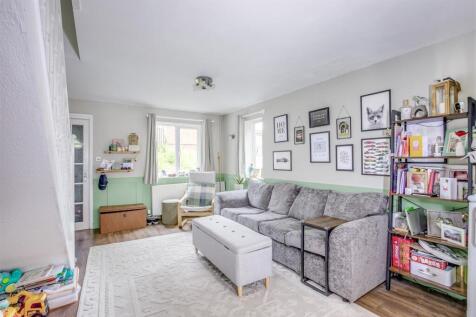 15 Nicholas Gardens, HP13 6JQ-8.jpg