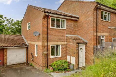 15 Nicholas Gardens, HP13 6JQ-3.jpg