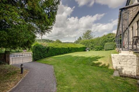 Flat 5, Park House, 31 London Road, HP11 1WQ-5.jpg