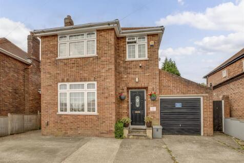 3 Lancaster Road, HP12 3NN-6.jpg