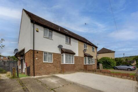 8 Buckingham Close, HP13 7YD-7.jpg