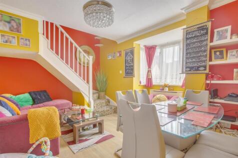 8 Buckingham Close, HP13 7YD-11.jpg