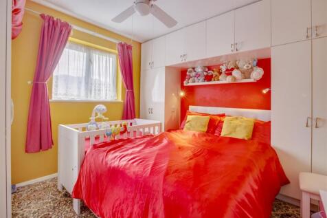 8 Buckingham Close, HP13 7YD-8.jpg