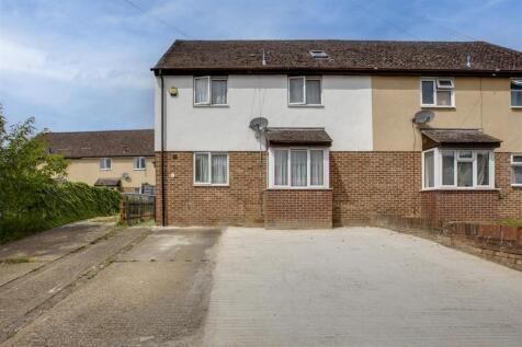 8 Buckingham Close, HP13 7YD-6.jpg