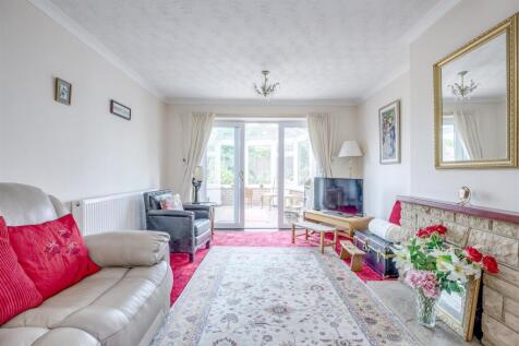 6 Lorraine Close, HP13 7JY-6.jpg