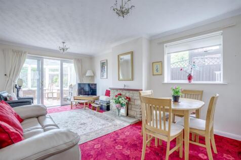 6 Lorraine Close, HP13 7JY-5.jpg