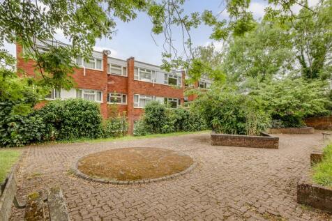 17 Hunters Hill, HP13 7EW-12.jpg