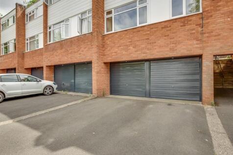 17 Hunters Hill, HP13 7EW-13.jpg