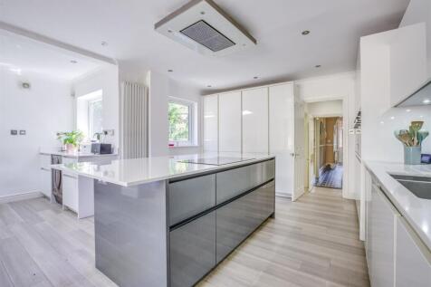 51 London Road, HP11 1BN-11.jpg