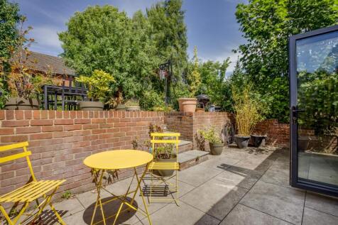 51 London Road, HP11 1BN-15.jpg