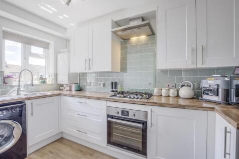 13 Hall Close, HP13 7YT-6.jpg