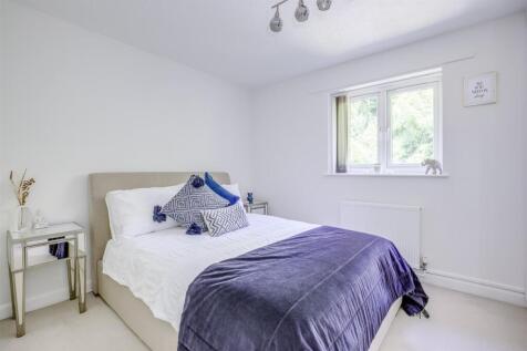 13 Hall Close, HP13 7YT-1.jpg